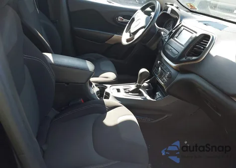 2017 Jeep Cherokee Latitude z USA, uszkodzony, nr VIN 1C4PJMCB7HW570179